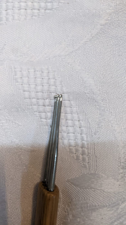 Crochette needles with hooks